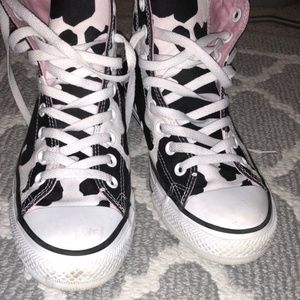 LE cow print high top converse w/ pink inside!